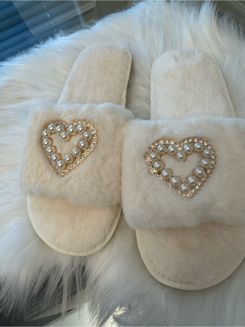 New Faux Fur Pearl Rhinestone Heart Slide Slippers - Cream